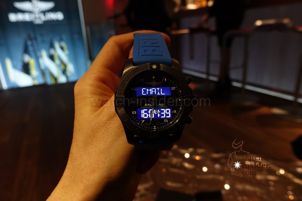 Breitling Exospace B55 Connected: A notification for an email on the screen