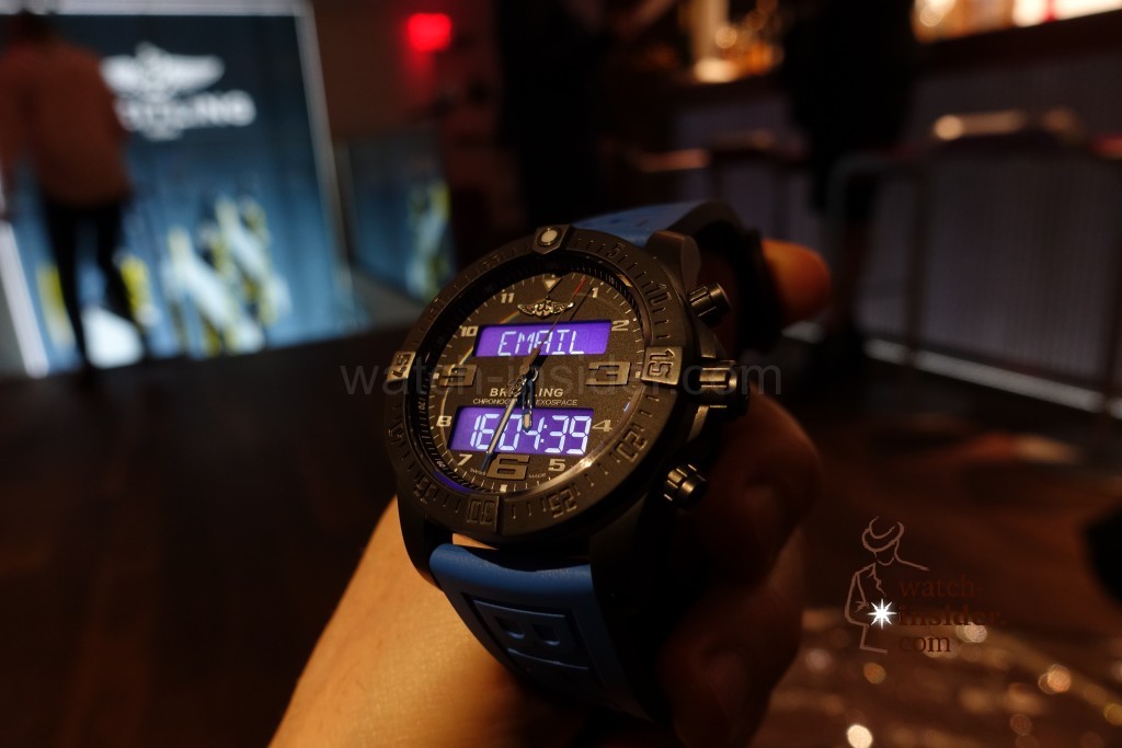 Breitling Exospace B55 Connected: A notification for an email on the screen