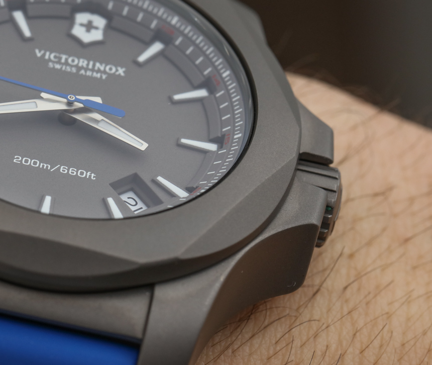 Victorinox Swiss Army INOX Titanium Replica Watch Hands-On Hands-On 